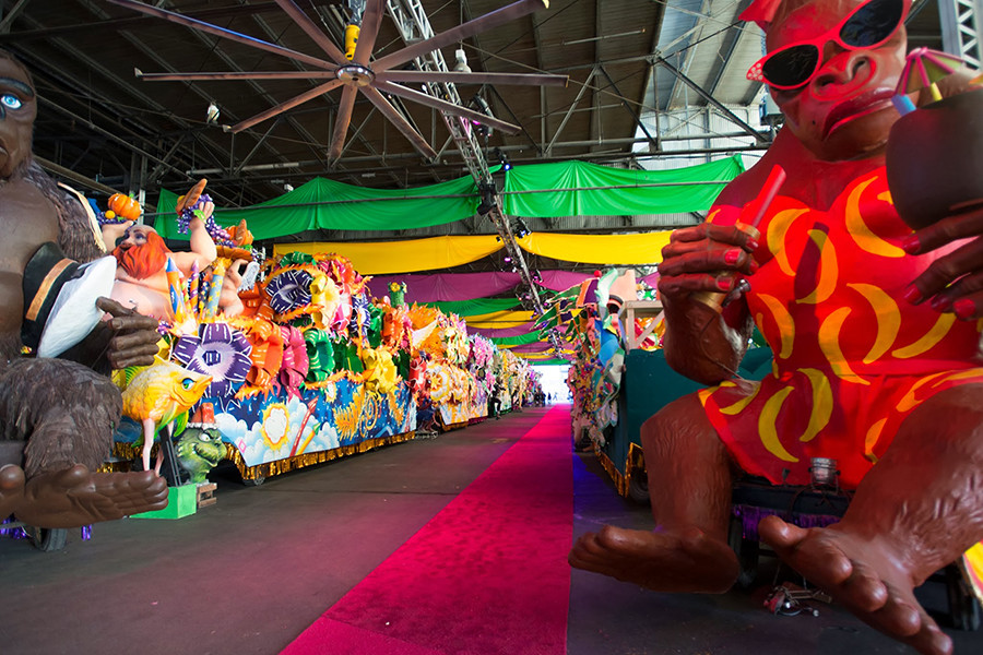 mardi gras float den